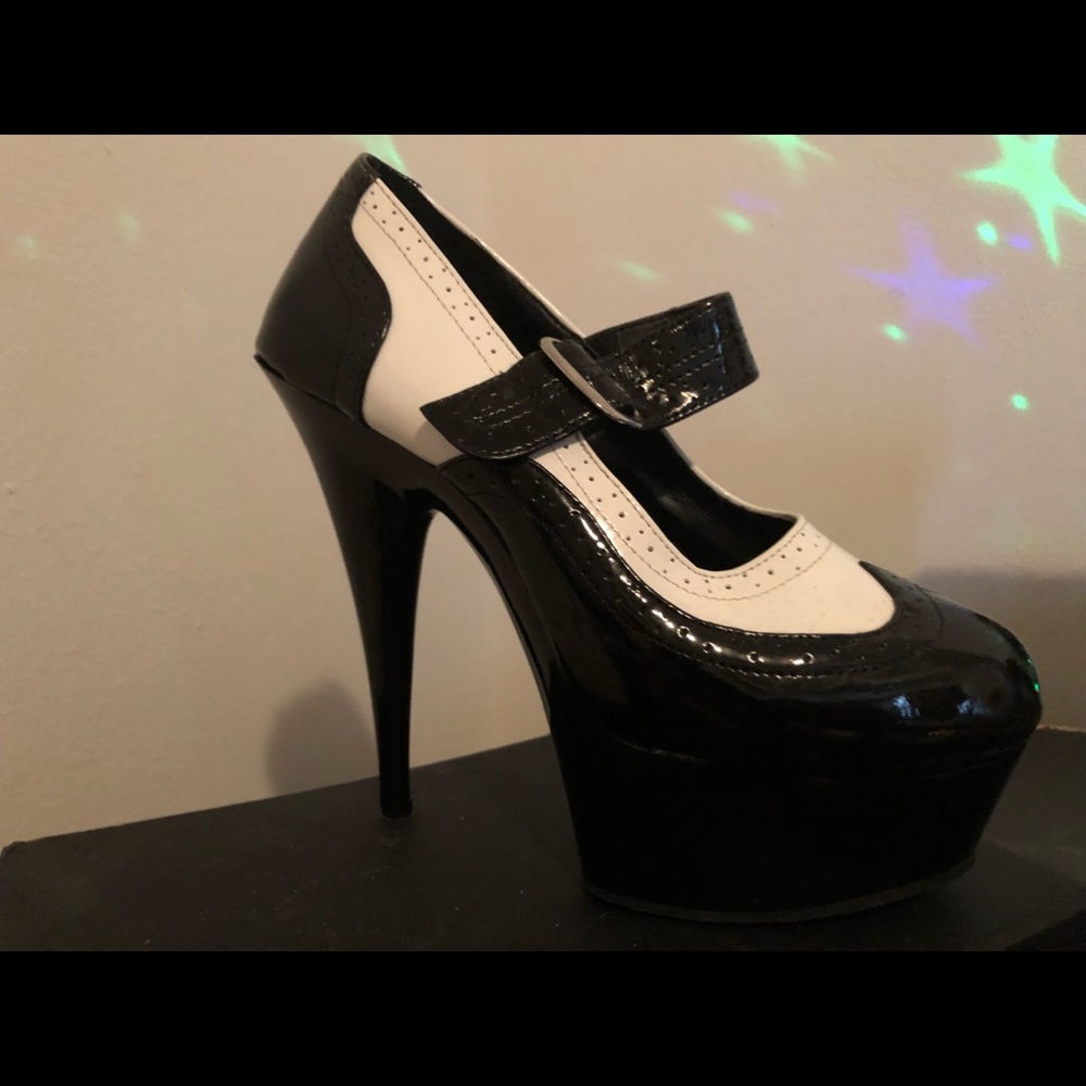 Platform Mary Jane Pump